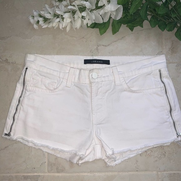 J Brand Shorts in Pure White size 25 - Picture 3 of 7
